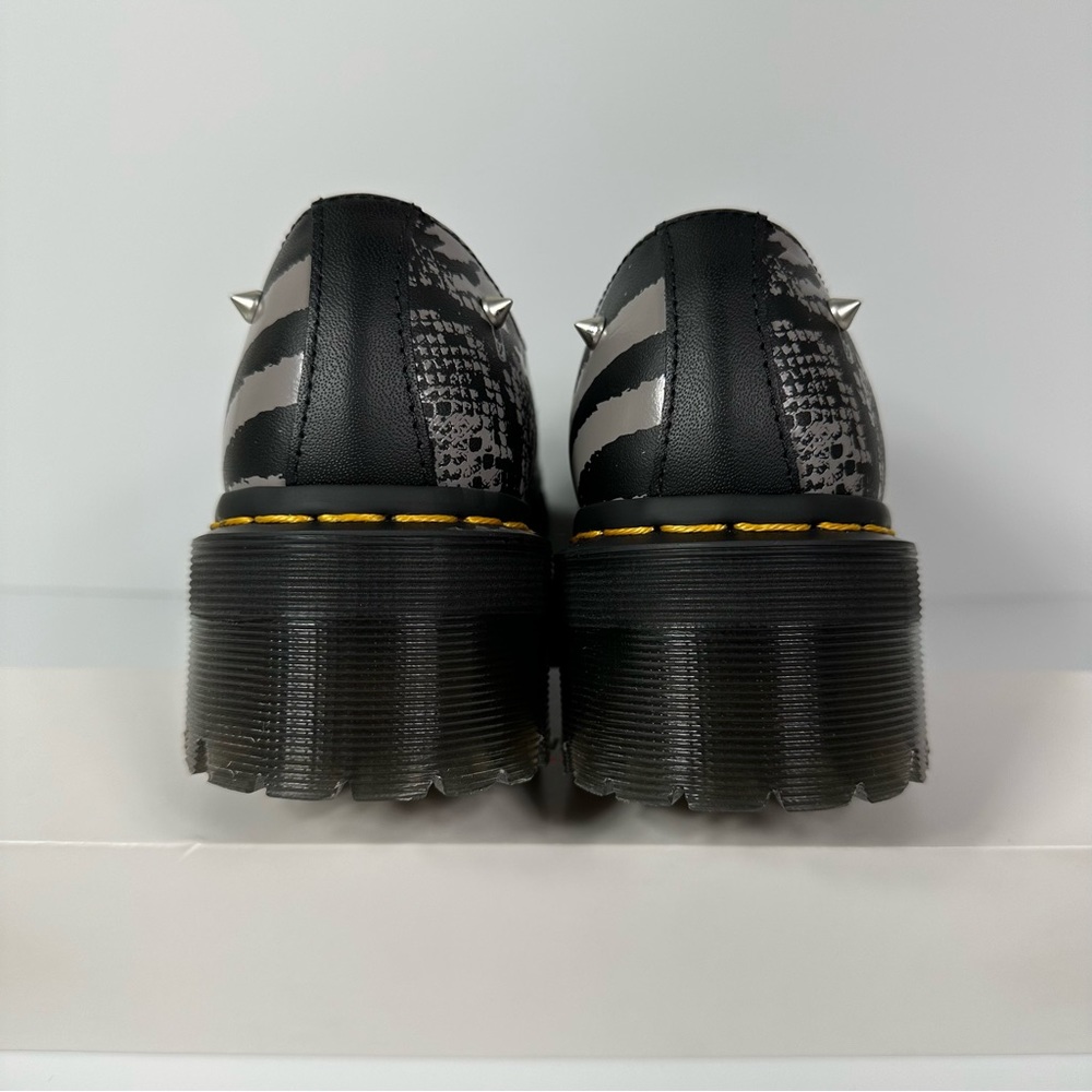 DR DOC MARTENS 1461 QUAD WOMENS SPIKED SHOES SIZE 6 BLACK GRAY NEW - Picture 3 of 10
